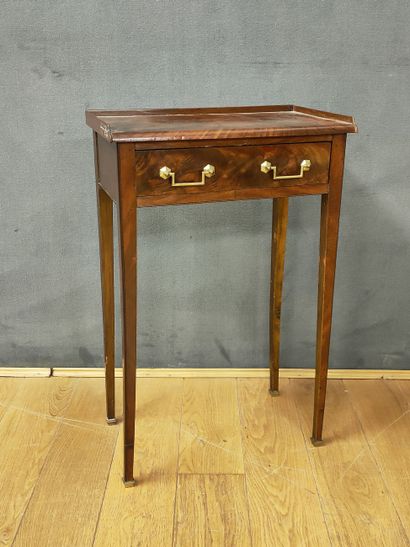 PETITE TABLE VOLANTE Remontage à partir d'éléments...