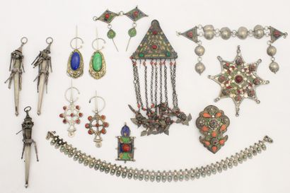 Ensemble de BIJOUX BERBERES ET ORIENTAUX...