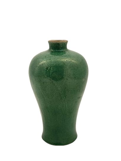 CHINE XIXème Siècle 

PETIT VASE de forme...