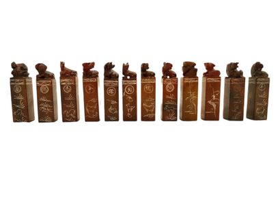 12 REPLIQUES DE CACHET en pierre dure Chine...