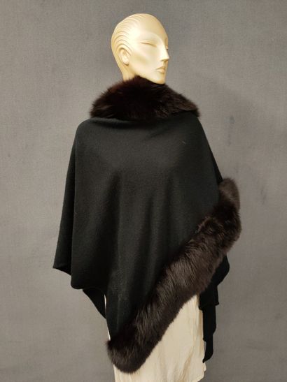 Christian DIOR - CAPE EN POINTE en laine...