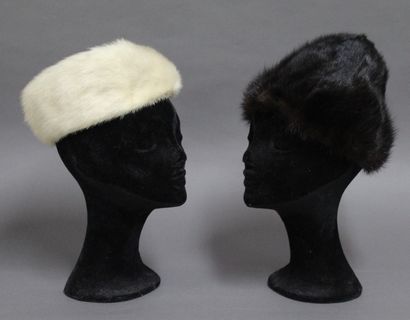 DEUX TOQUES en vison 

L'une marron et l'autre...
