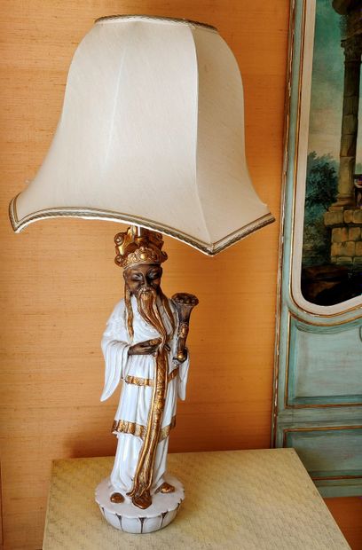 PAIRE DE GRANDES LAMPES de Style Chinois...