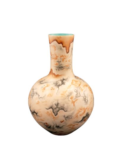 CHINE XXème Siècle 

VASE balustre en porcelaine...