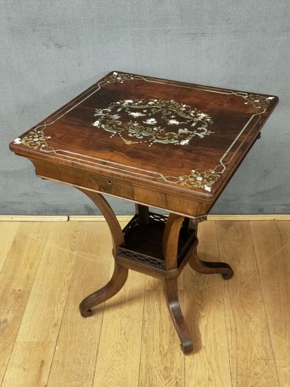 TABLE DE MILIEU Angleterre Epoque victorienne...