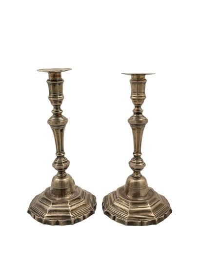 PAIRE DE FLAMBEAUX probablement d'Epoque...
