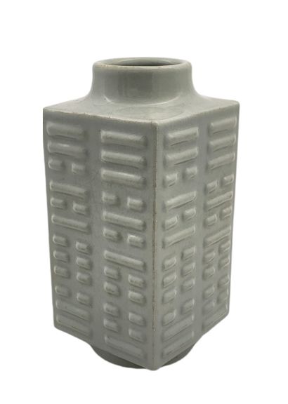 CHINE XXème Siècle 

Vase CONG en céramique...