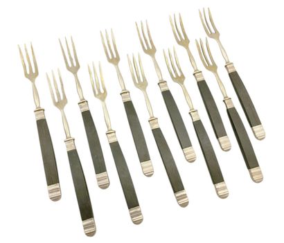 SUITE DE 11 FOURCHETTES A LUNCH OU A GATEAUX...