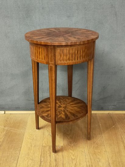 TABLE CHIFFONNIERE RONDE de Style Louis XVI...