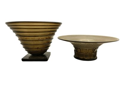 DAUM Nancy - DEUX VASES en cristal fumé:

-...