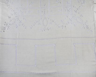 NAPPE RECTANGULAIRE en lin écru ajouré et...