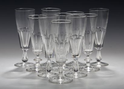 27 FLUTES A CHAMPAGNE de 6 modèles des XIX...