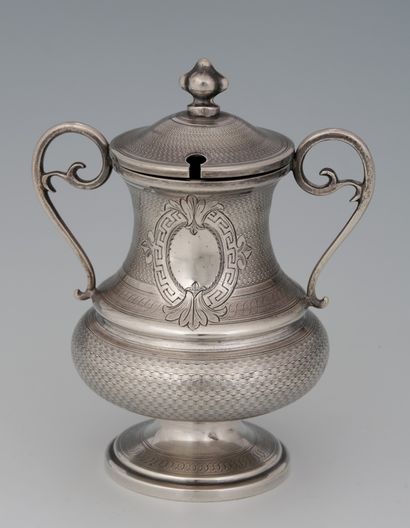 MOUTARDIER BALUSTRE SUR PIEDOUCHE en argent...