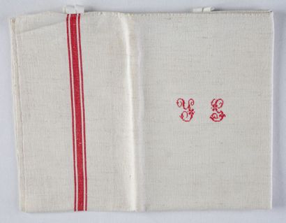 SUITE DE 6 TORCHONS en lin blanc Circa 1900...