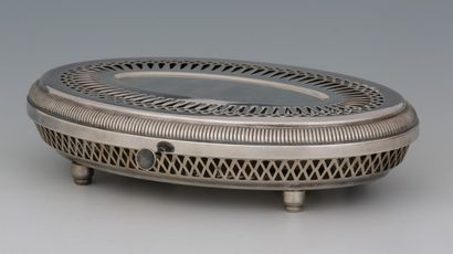 Oval candle warmer in silver plated metal...