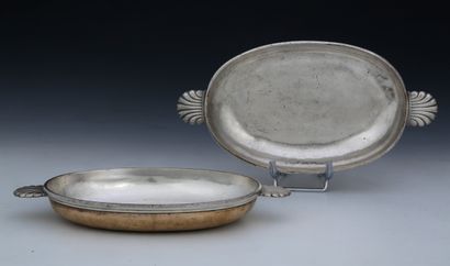 PAIRE DE PLATS ovales à oreilles coquilles...