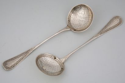 PAIRE DE CUILLERES A CONFITURE (?) en argent...