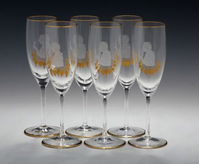 SUITE DE 6 FLUTES A CHAMPAGNE en cristal...