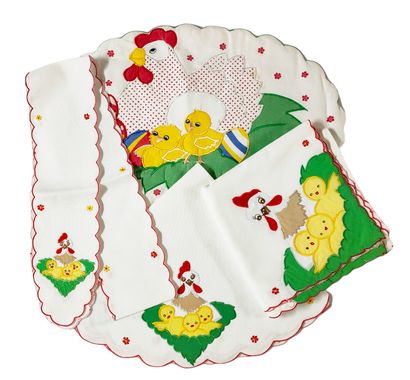 3 SETS DE TABLE MATELASSES, 2 PETITES NAPPES...