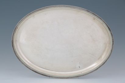 OVAL SERVICE PLATE in silver 800 Millièmes...