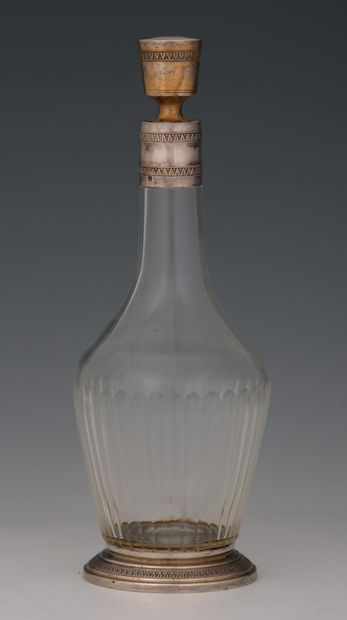 CARAFE A ALCOOL en cristal taillé à cannelures...