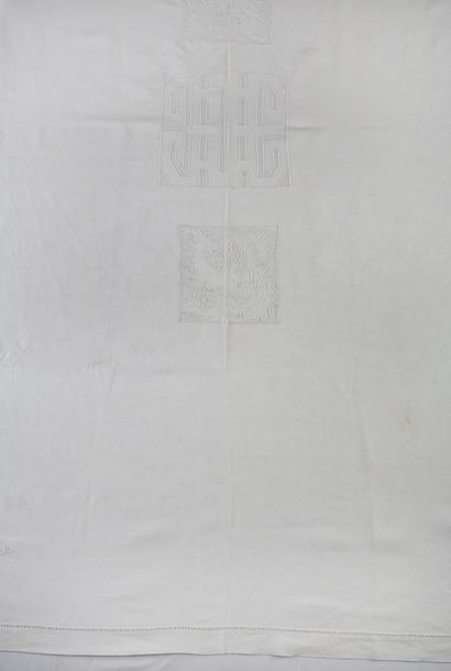 NAPPE RECTANGULAIRE en lin blanc ajouré et...