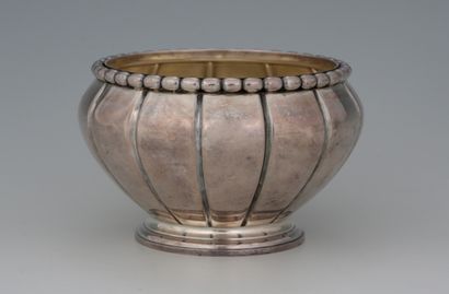 PETITE JARDINIERE DE TABLE RONDE A COTES...