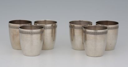 SUITE DE 6 GOBELETS A LIQUEUR en argent Minerve...
