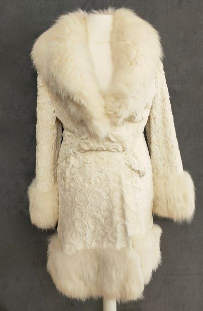 ANONYME - MANTEAU en fourrure crème tricoté...