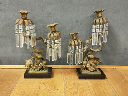 PAIRE DE CANDELABRES à deux lumières - Angleterre...