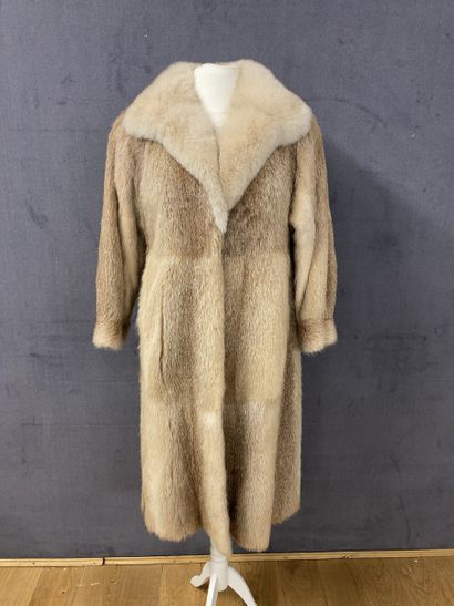 FOURRURES DESFAITES - MANTEAU de fourrure...
