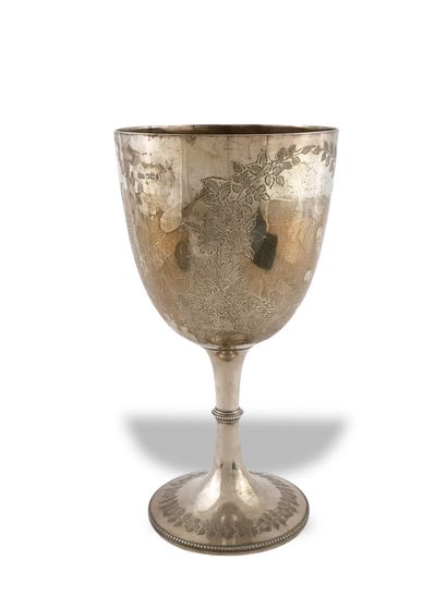 GRANDE COUPE DE FORME CALICE Angleterre Epoque...