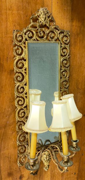 PAIRE D APPLIQUES A FOND DE MIROIR BISEAUTE...