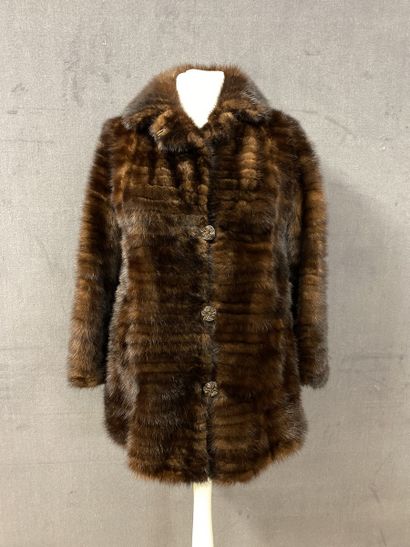 VESTE en vison travaillé en bandes horiz...