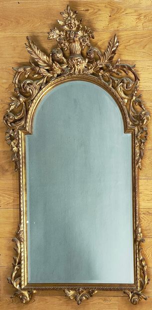 MIROIR à tain biseauté dans un encadrement...