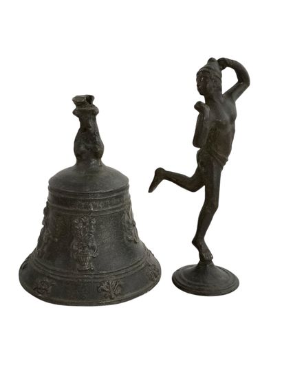 STATUETTE DE PERSONNAGE DANSANT de Style...