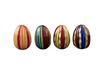 MURANO - QUATRE OEUFS Modernes en verre soufflé...