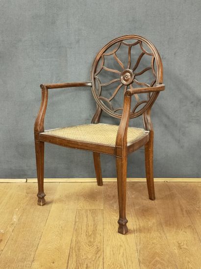 FAUTEUIL CANNE à dossier médaillon rosace...