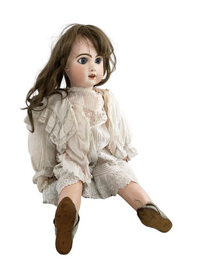 POUPEE Française SFBJ

Tête en biscuit marquée...