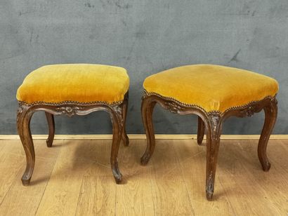 PAIRE DE TABOURETS d'Epoque Louis XV

en...