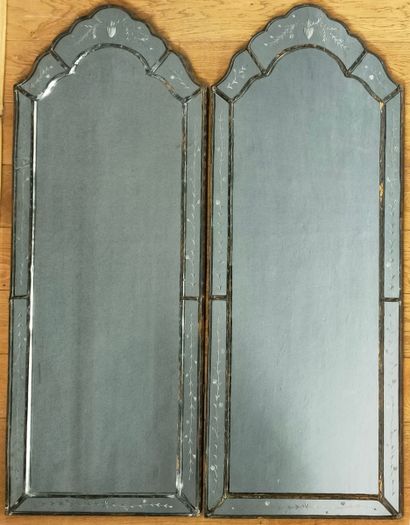 PAIRE DE MIROIRS A PARECLOSES rectangulaires...