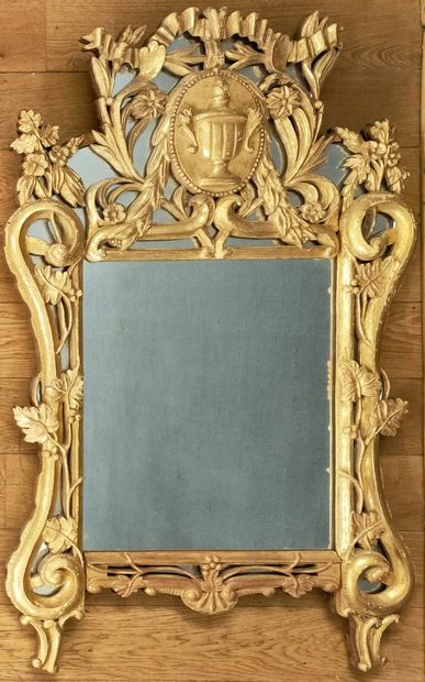 MIROIR A PARECLOSES de forme mouvementée...