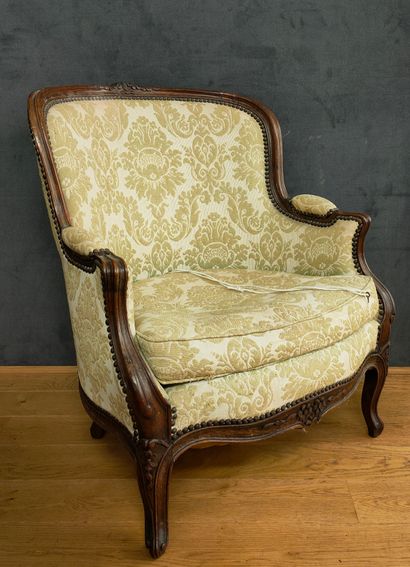 LARGE BERGERE à dossier gondole d Epoque...