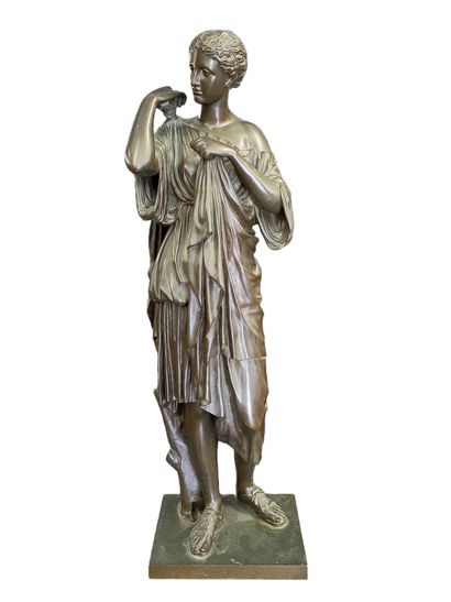 Diane de Gabies

BRONZE à patine nuancée

FONTE...
