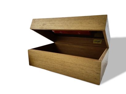 CAVE A CIGARE DAVIDOFF - Moderne en noyer,...