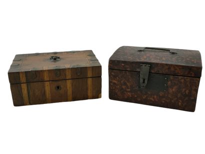 COFFRET RECTANGULAIRE à couvercle bombé d'Epoque...
