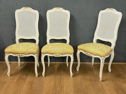 SUITE DE 6 CHAISES à dossier plat violonné...
