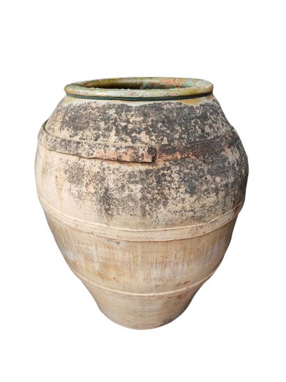 PAIRE DE GRANDES JARRES EN TERRE CUITE DE...