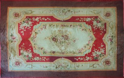 TAPIS D'AUBUSSON de la Fin du XIXème Siècle

au...