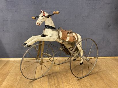 TRICYCLE D'ENFANT EN FORME DE CHEVAL Circa...